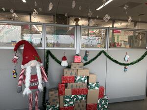 Christmas Cubicle Decoration